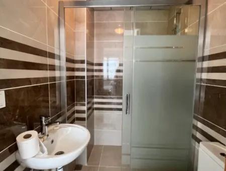 Seferihisar Camikebir Mahallesi'nde Site İçerisinde, Geniş Kullanımlı Satılık Daire