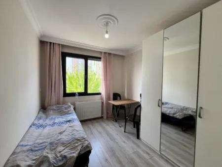 Seferihisar Camikebir Mahallesi'nde Site İçerisinde, Geniş Kullanımlı Satılık Daire