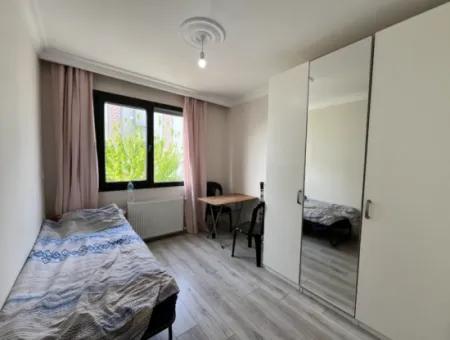 Seferihisar Camikebir Mahallesi'nde Site İçerisinde, Geniş Kullanımlı Satılık Daire