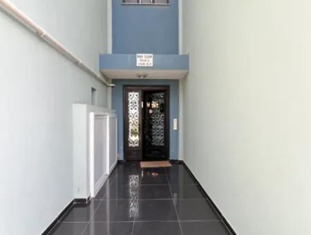 Seferihisar Camikebir Mahallesi'nde Site İçerisinde, Geniş Kullanımlı Satılık Daire