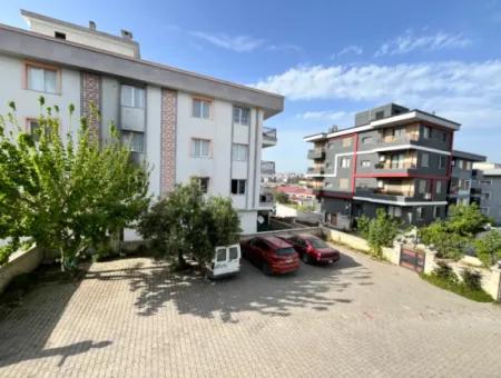Seferihisar Camikebir Mahallesi'nde Site İçerisinde, Geniş Kullanımlı Satılık Daire