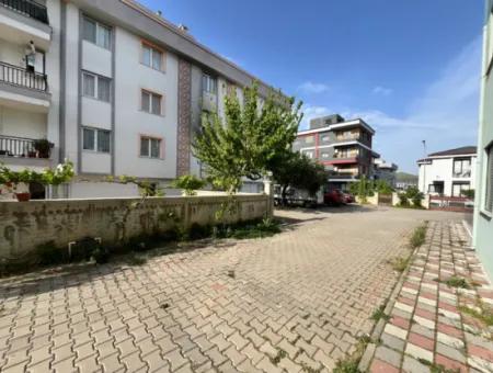 Seferihisar Camikebir Mahallesi'nde Site İçerisinde, Geniş Kullanımlı Satılık Daire