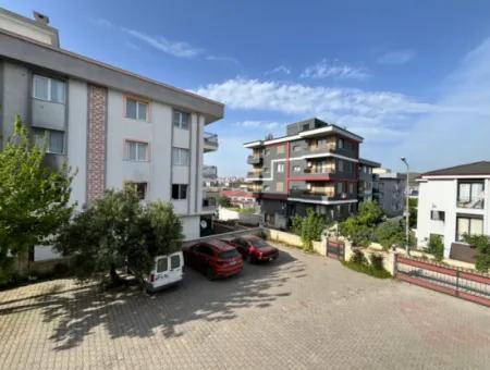 Seferihisar Camikebir Mahallesi'nde Site İçerisinde, Geniş Kullanımlı Satılık Daire