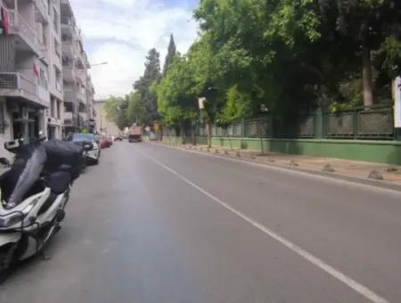 Alsancak Fuar Caddesinde,1.Kat Asansörlü  Yeni Boyalı 2+1 Kiralık Daire!