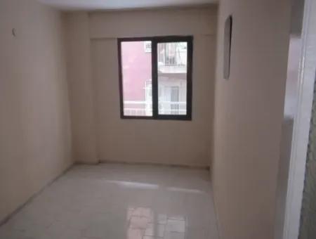 Alsancak Fuar Caddesinde,1.Kat Asansörlü  Yeni Boyalı 2+1 Kiralık Daire!
