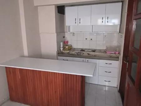Alsancak Fuar Caddesinde,1.Kat Asansörlü  Yeni Boyalı 2+1 Kiralık Daire!