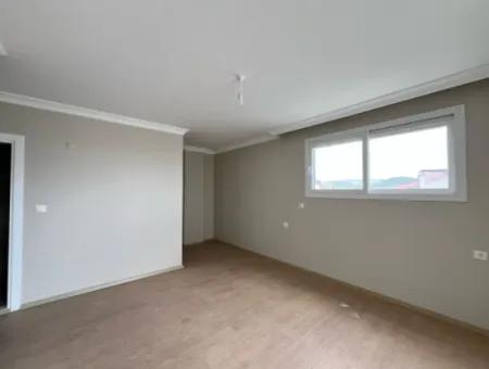 Seferihisar Camikebir Mahallesi Karakayalar Mevkiinde, Site Konforunda Geniş Ve Aydınlık 3+1 Sıfır Daire!