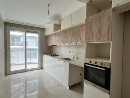 Seferihisar Camikebir Mahallesi Karakayalar Mevkiinde, Site Konforunda Geniş Ve Aydınlık 3+1 Sıfır Daire!