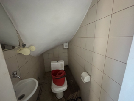 Alsancak’ta 40M2  7M Cepheli Otomatik Panjurlu Kiralık Depo/Dükkan!