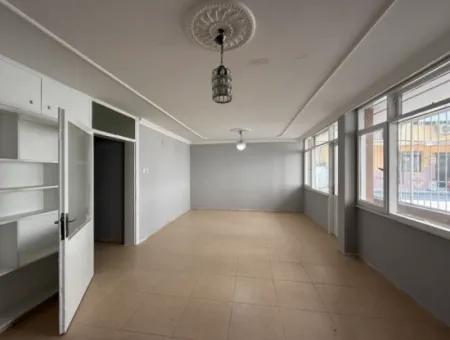 Karabağlar Sarıyer Mahallesinde Geniş Ve Kullanışlı 3+1 Satılık Daire