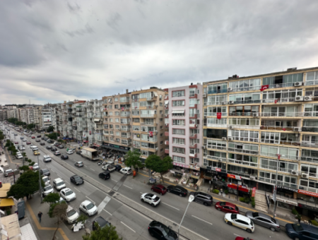 Üçkuyularda Cadde Üzeri İstinye Park Yakını Arakat Köşe Ultralux