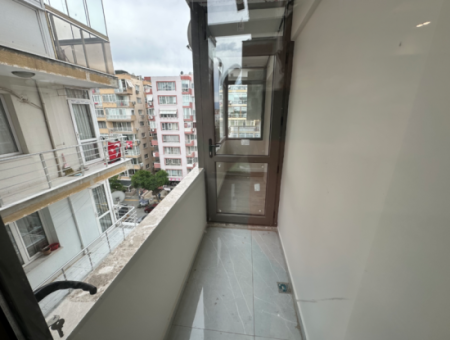 Üçkuyularda Cadde Üzeri İstinye Park Yakını Arakat Köşe Ultralux