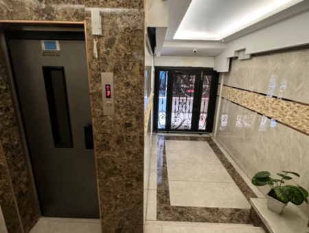 Üçkuyularda Cadde Üzeri İstinye Park Yakını Arakat Köşe Ultralux