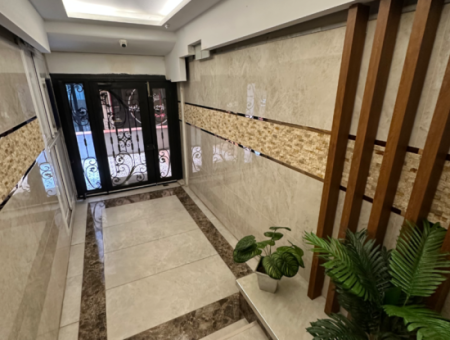 Üçkuyularda Cadde Üzeri İstinye Park Yakını Arakat Köşe Ultralux