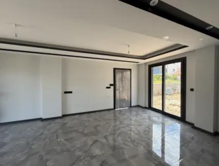 Camiikebir Mahallesi'nde Müstakil Girişli, Geniş Bahçeli, Lüks Mimarili Satılık Villa