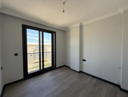 Camiikebir Mahallesi'nde Müstakil Girişli, Geniş Bahçeli, Lüks Mimarili Satılık Villa