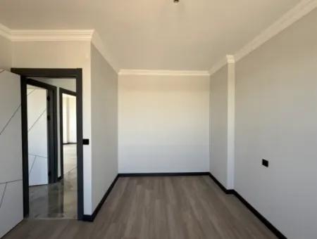 Camiikebir Mahallesi'nde Müstakil Girişli, Geniş Bahçeli, Lüks Mimarili Satılık Villa
