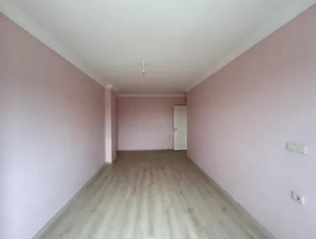 Seferihisar Tapu Dairesi Üzerinde, Ana Cadde Üzeri Kiralık Ofis – Kaçırılmayacak Lokasyon!