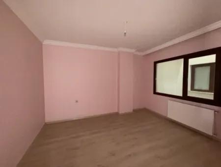 Seferihisar Tapu Dairesi Üzerinde, Ana Cadde Üzeri Kiralık Ofis – Kaçırılmayacak Lokasyon!