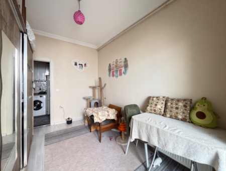 Seferihisar Çolak İbrahim Bey Mahallesinde Satılık 1+1 Eşyalı Daire