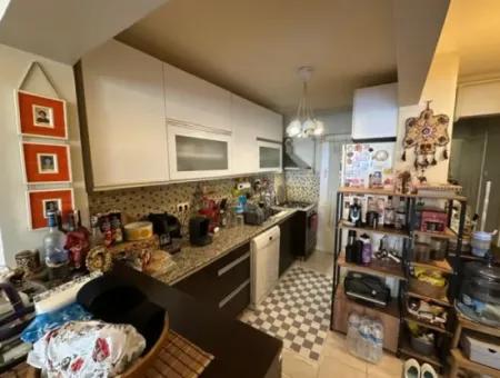 Küçükyalı'da Cadde Üzeri 3+1 100 M2 Arakat Masrafsız Asansörlü Daire