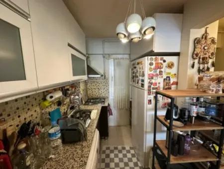 Küçükyalı'da Cadde Üzeri 3+1 100 M2 Arakat Masrafsız Asansörlü Daire