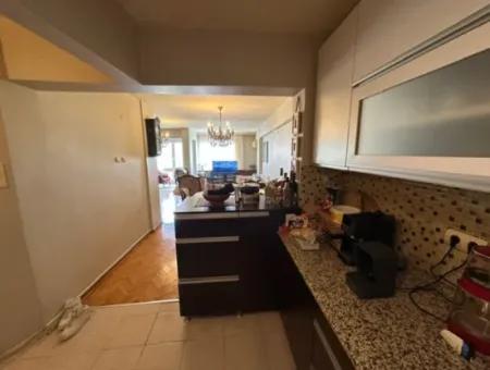 Küçükyalı'da Cadde Üzeri 3+1 100 M2 Arakat Masrafsız Asansörlü Daire