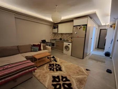 Seferihisar Merkezde, Teraslı, Yerden Isıtmalı, Elektrikli Panjurlu Konforlu Daire!