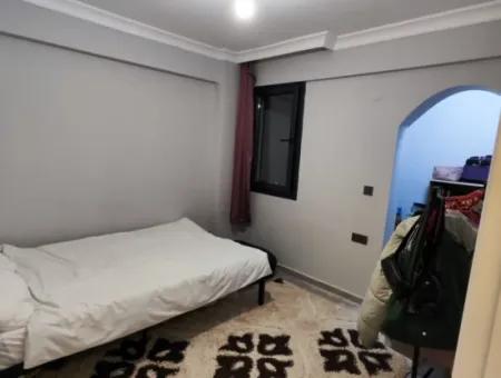Seferihisar Merkezde, Teraslı, Yerden Isıtmalı, Elektrikli Panjurlu Konforlu Daire!