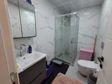 Seferihisar Merkezde, Teraslı, Yerden Isıtmalı, Elektrikli Panjurlu Konforlu Daire!