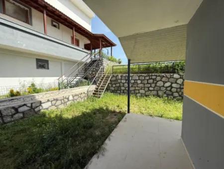 Seferihisar Akarca’da Denize Yürüme Mesafesinde, Geniş Bahçeli, Deniz Manzaralı Lüks Villa!