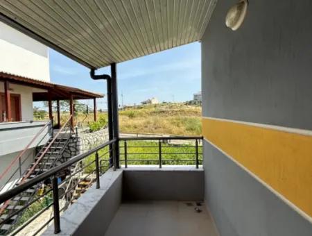 Seferihisar Akarca’da Denize Yürüme Mesafesinde, Geniş Bahçeli, Deniz Manzaralı Lüks Villa!