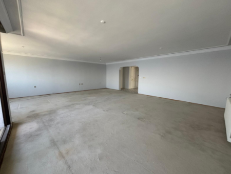 Mithatpaşa   Göztepede   4+1  220M2  7.Kat Kiralık Yalı Dairesi