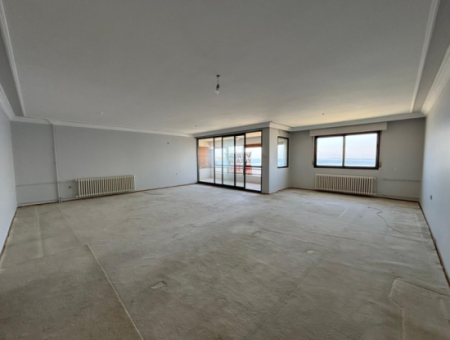 Mithatpaşa   Göztepede   4+1  220M2  7.Kat Kiralık Yalı Dairesi