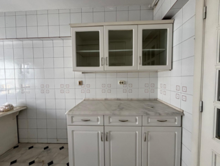 Mithatpaşa   Göztepede   4+1  220M2  7.Kat Kiralık Yalı Dairesi