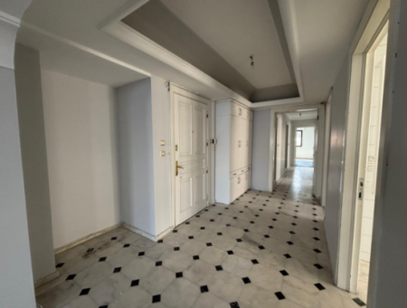 Mithatpaşa   Göztepede   4+1  220M2  7.Kat Kiralık Yalı Dairesi