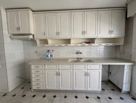 Mithatpaşa   Göztepede   4+1  220M2  7.Kat Kiralık Yalı Dairesi