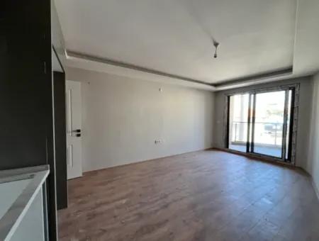 Seferihisar Çolakibrahimbey Mahallesi'nde, Yeni Binada Sıfır 3+1 Daire