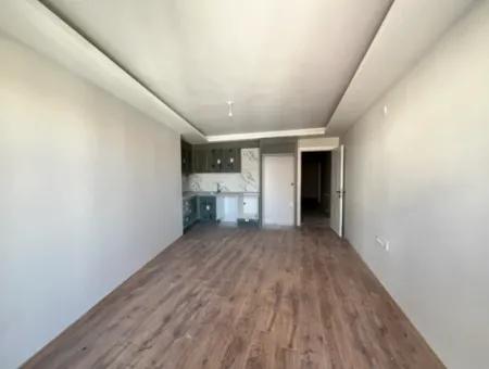 Seferihisar Çolakibrahimbey Mahallesi'nde, Yeni Binada Sıfır 3+1 Daire