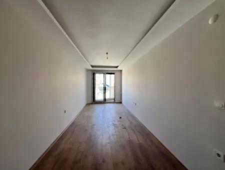 Seferihisar Çolakibrahimbey Mahallesi'nde, Yeni Binada Sıfır 3+1 Daire