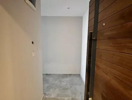 Seferihisar Çolakibrahimbey Mahallesi'nde, Yeni Binada Sıfır 3+1 Daire