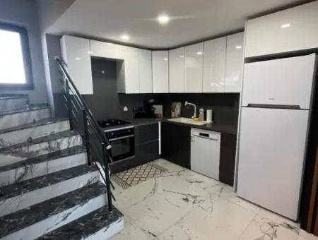 Seferihisar Akarca’da Deniz Ve Doğa Manzaralı Satılık Dubleks Villa