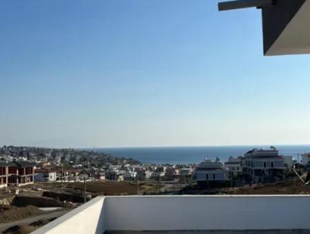 Seferihisar Akarca’da Deniz Ve Doğa Manzaralı Satılık Dubleks Villa