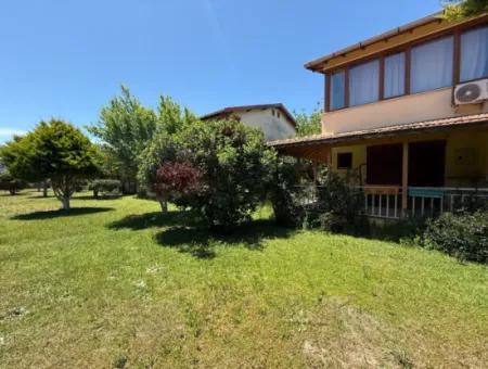 Akarca’da Geniş Bahçeli, Denize Yürüme Mesafesinde Özel Villa!