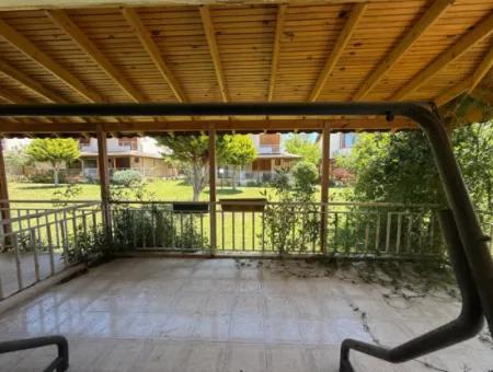 Akarca’da Geniş Bahçeli, Denize Yürüme Mesafesinde Özel Villa!