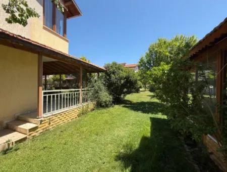 Akarca’da Geniş Bahçeli, Denize Yürüme Mesafesinde Özel Villa!