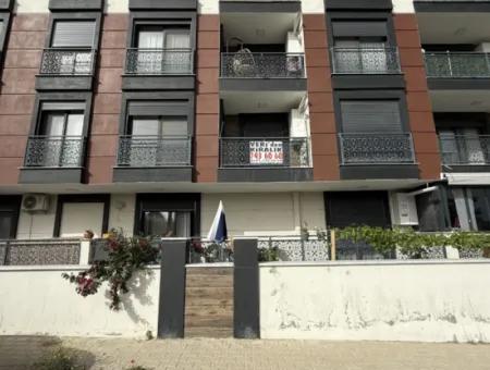 Seferihisar Camikebir Mahallesi Gözsüzler Caddesi Üzerinde Kiralık Geniş Ve Kullanışlı 2+1 Daire