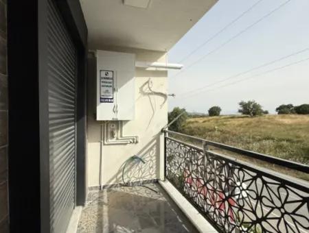 Seferihisar Camikebir Mahallesi Gözsüzler Caddesi Üzerinde Kiralık Geniş Ve Kullanışlı 2+1 Daire