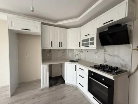 Seferihisar Camikebir Mahallesi Gözsüzler Caddesi Üzerinde Kiralık Geniş Ve Kullanışlı 2+1 Daire