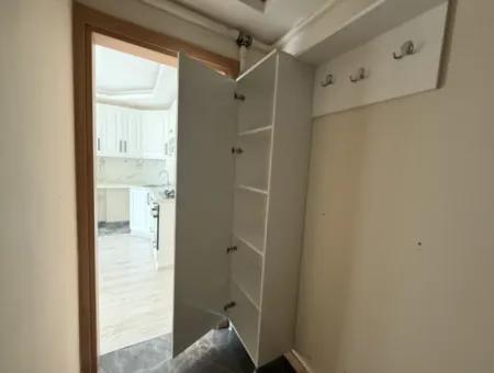 Seferihisar Camikebir Mahallesi Gözsüzler Caddesi Üzerinde Kiralık Geniş Ve Kullanışlı 2+1 Daire